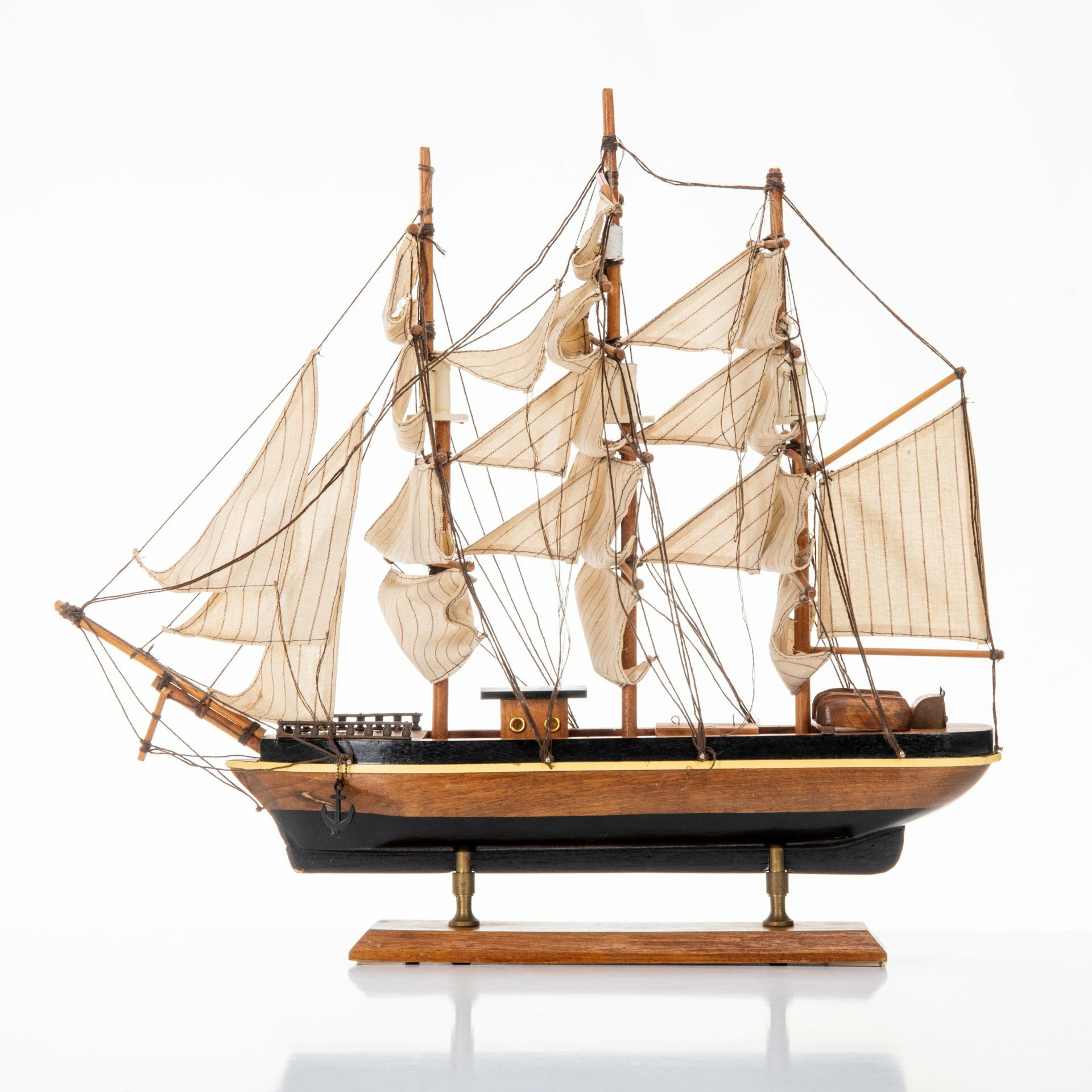 Модель парусного корабля (парусника), дерево, текстиль, Российская Федерация