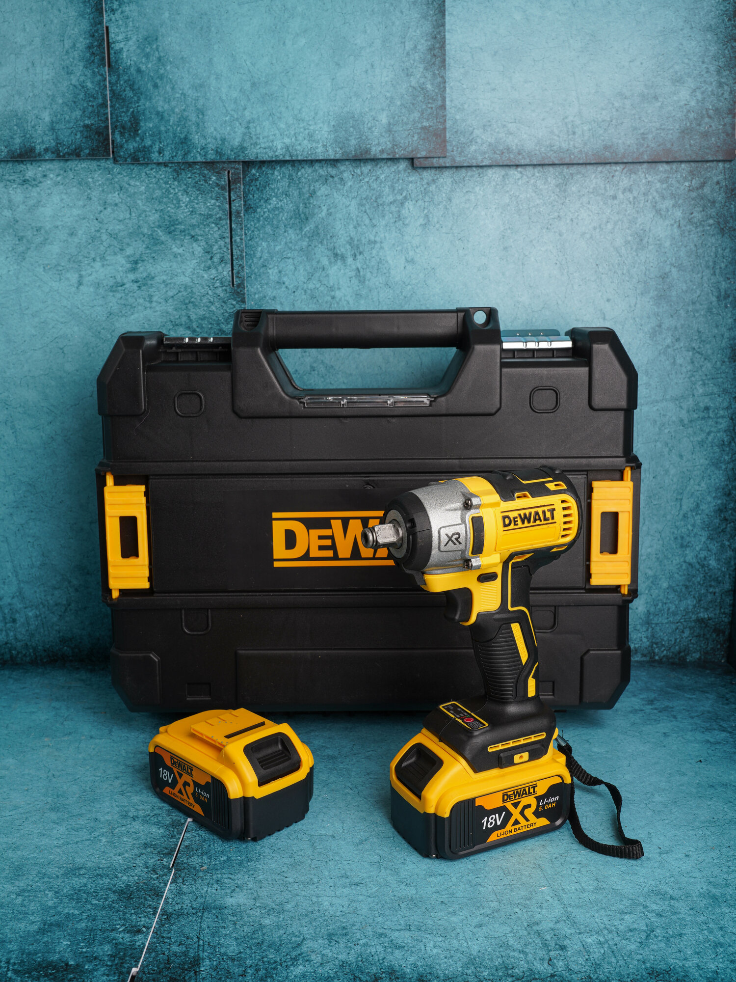 фото Гайковерт аккумуляторный ударный бесщеточный в кейсе 18V, 2АКБ