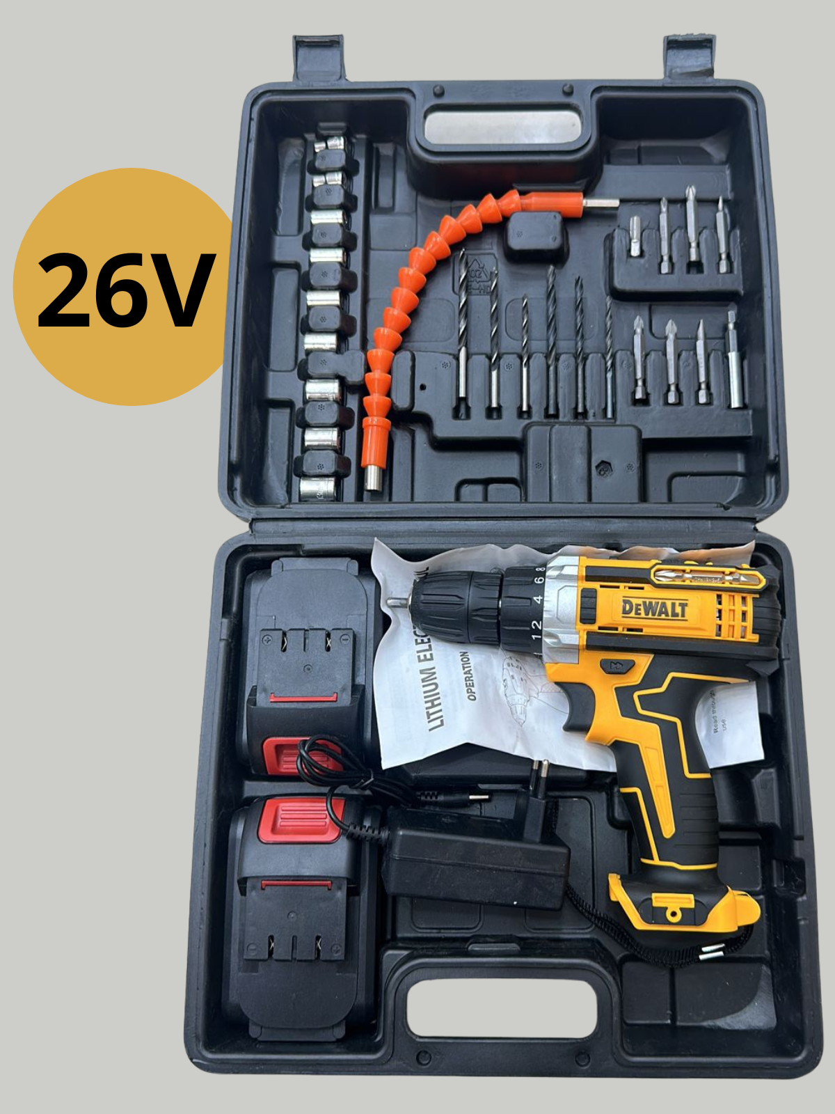 фото Шуруповерт с двумя аккумуляторами и набором бит