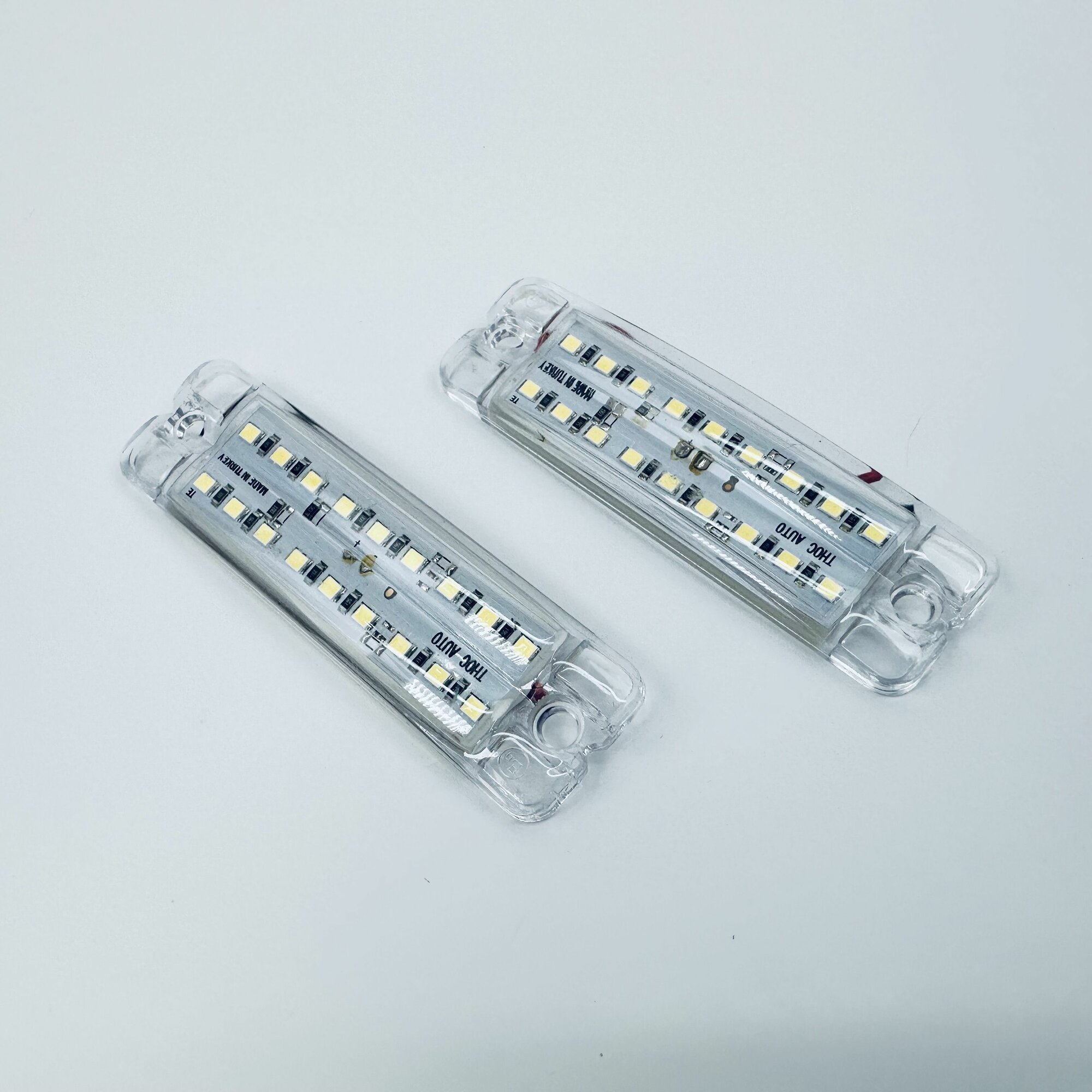 фото Диодные маркерные габариты на прицеп, фуру, габаритные LED фонари, маячки - "Полоски двойные" 18LED, белые, 12-24в, комплект 2шт
