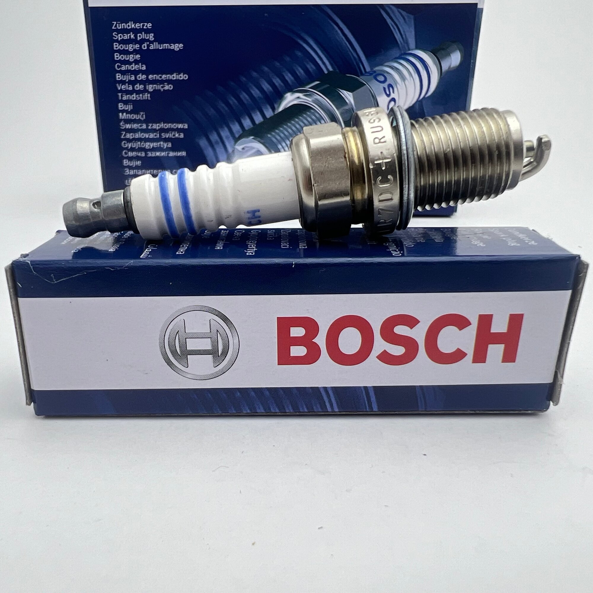 фото Свеча зажигания (1шт) Bosch 0 242 235 666 Super Plus FR7DC+ 7955, Бош для ВАЗ 16 клап. Лада Ларгус, Икс Рей, Веста, Шевроле Авео, Круз, Лачетти, Ланос, Рено Дастер и Логан 0242235666 242235666