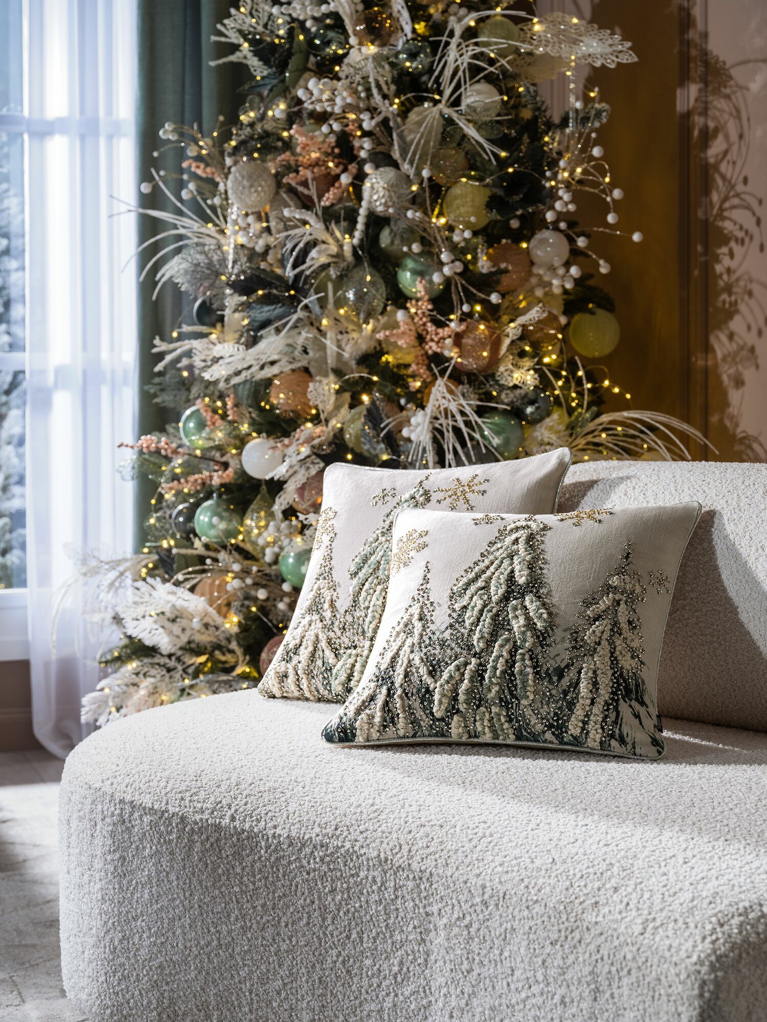 Togas Подушка декоративная новогодняя "Тифора" 45x45, в подарок