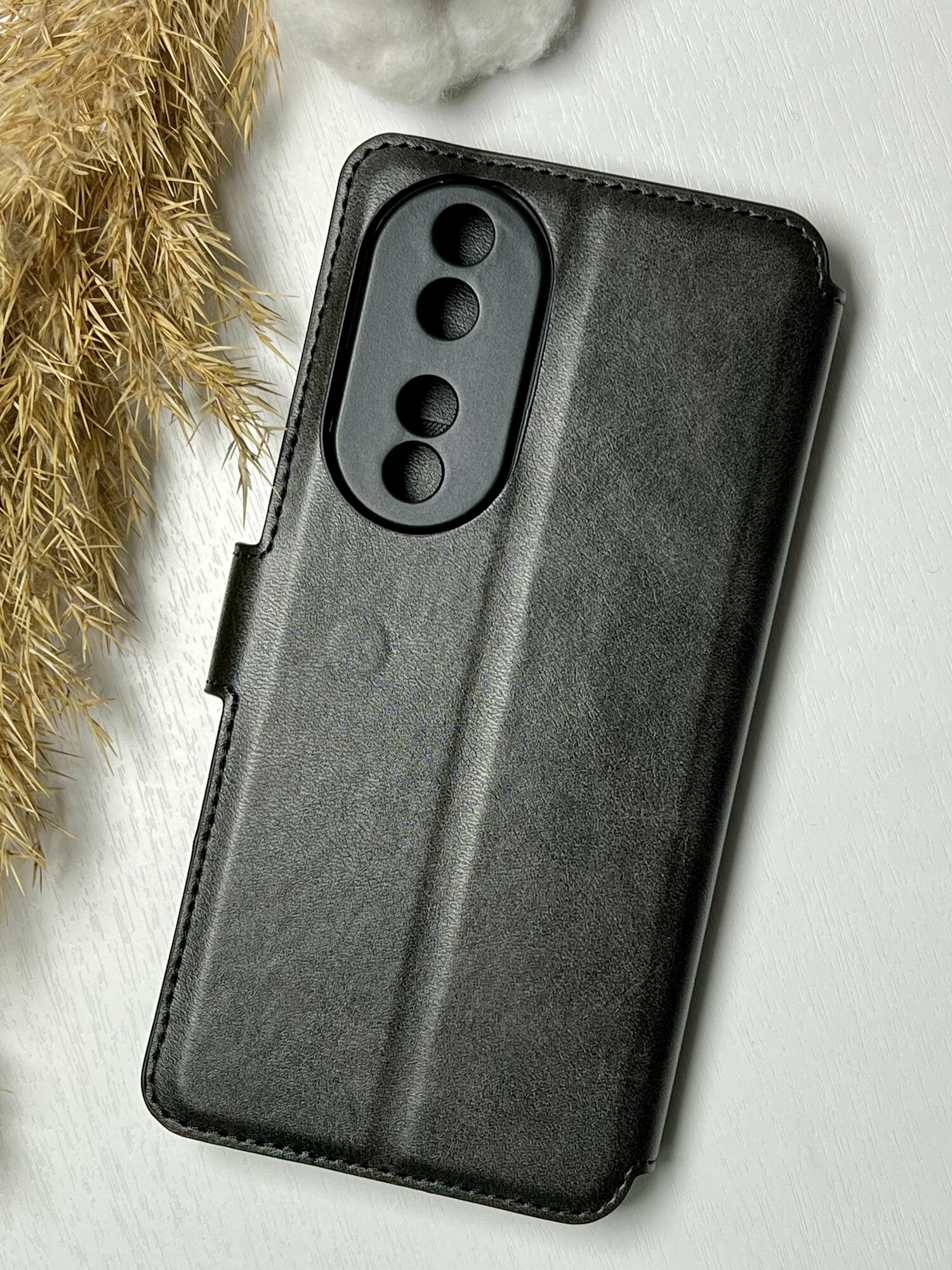 Чехол книжка для Honor 90 c магнитной застежкой / Хонор 90 c хлястиком и отделением под карты , с функцией подставки , черный — фото 1
