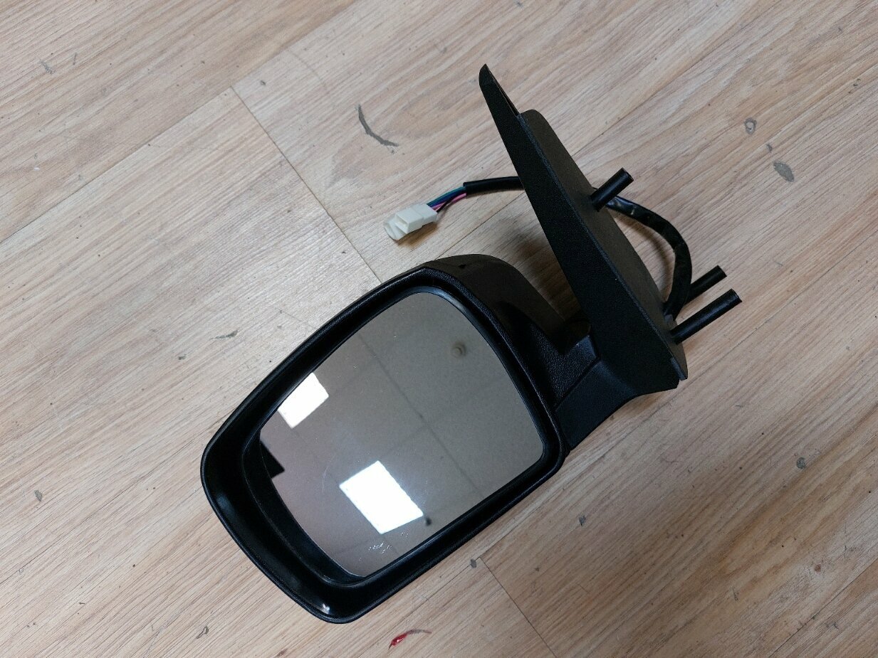 Зеркало Нива Шевроле "Бертоне" левое электрическое с накладкой