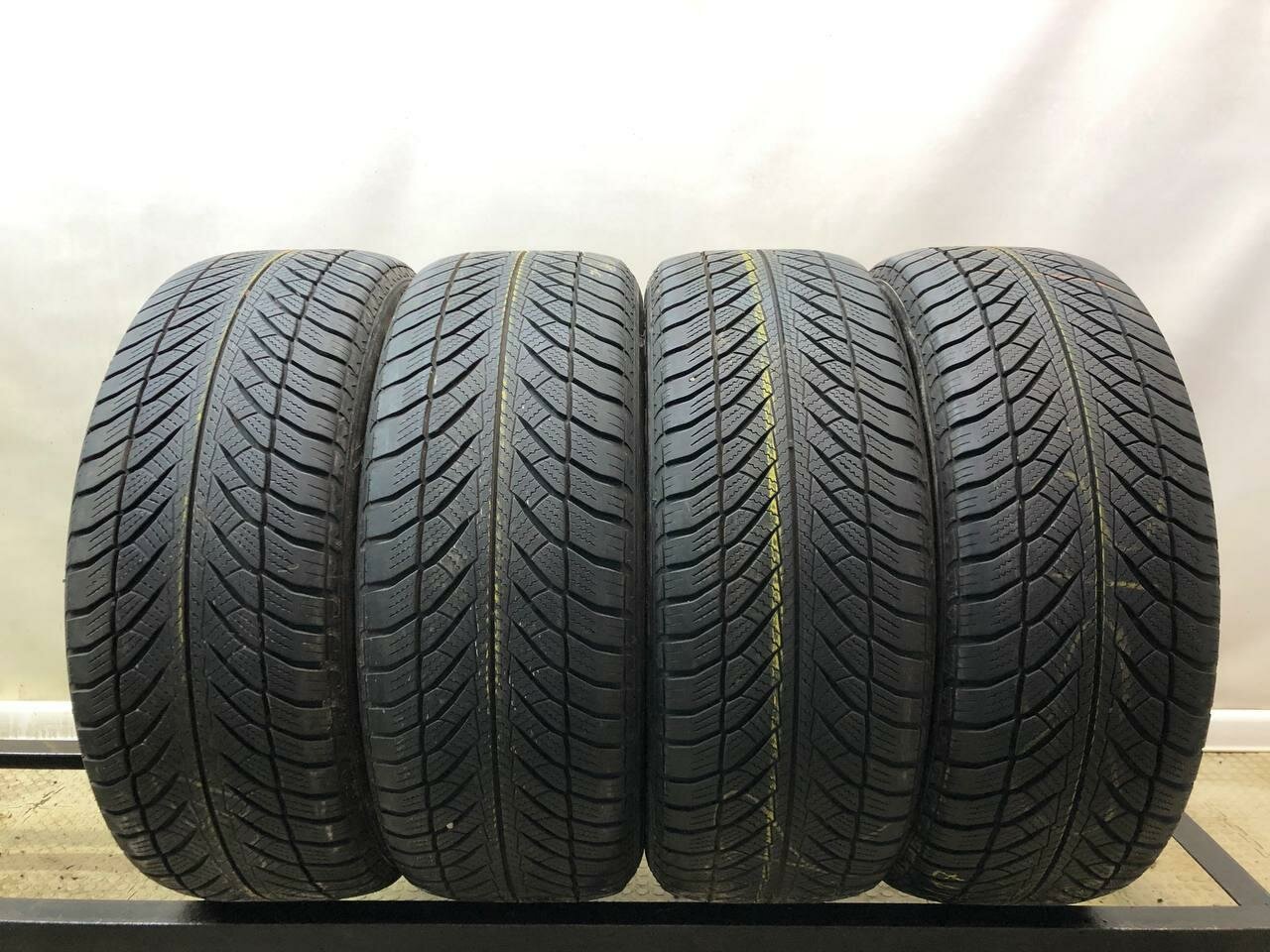 Goodyear UltraGrip Performance 2 225/55 R17 БУ Шины Зимние