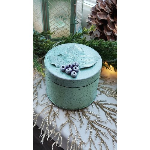 Жестяная баночка с декором на крышке, круглая