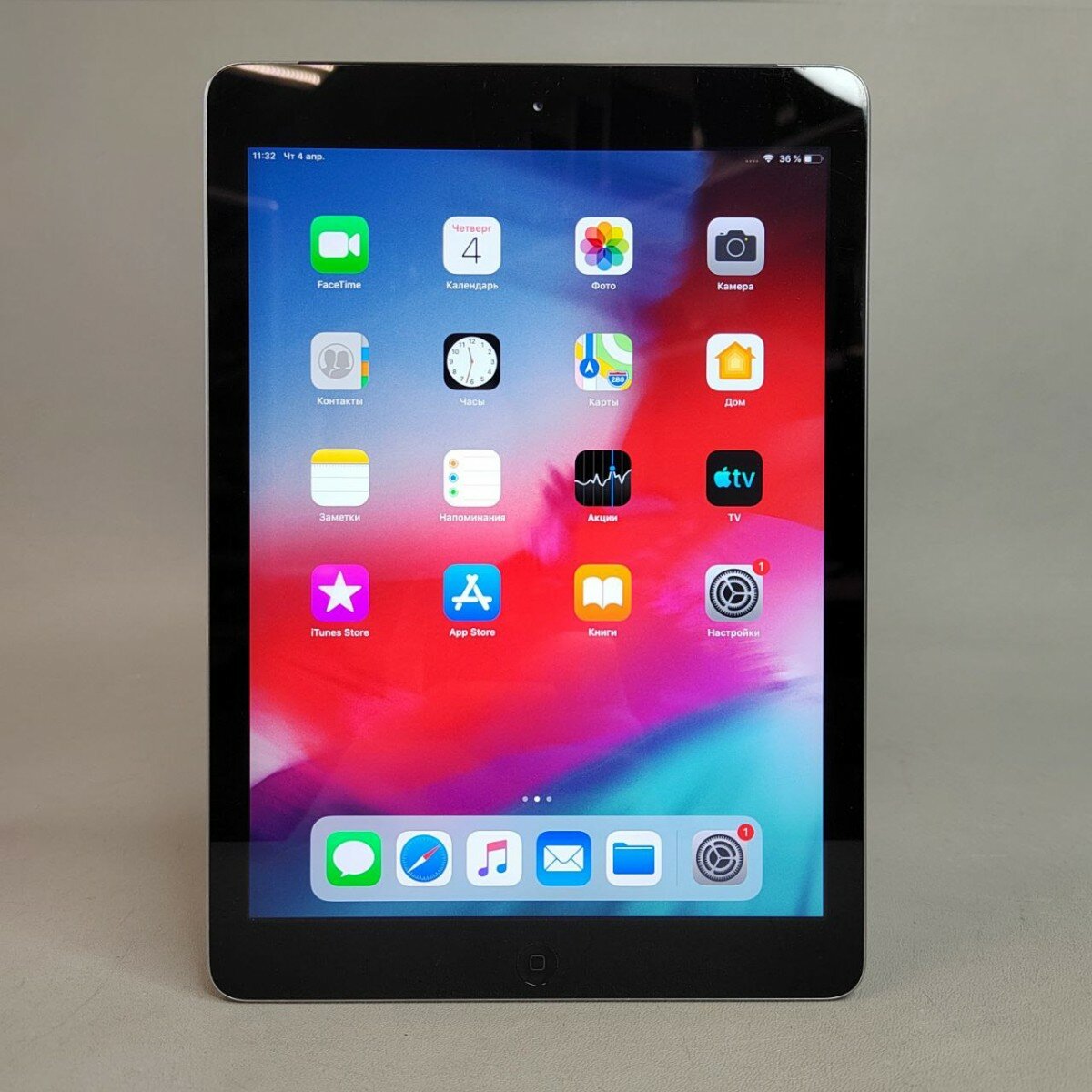 9.7" Планшет Apple iPad Air Wi-Fi + Cellular, RU, 16 ГБ, iOS, space grey