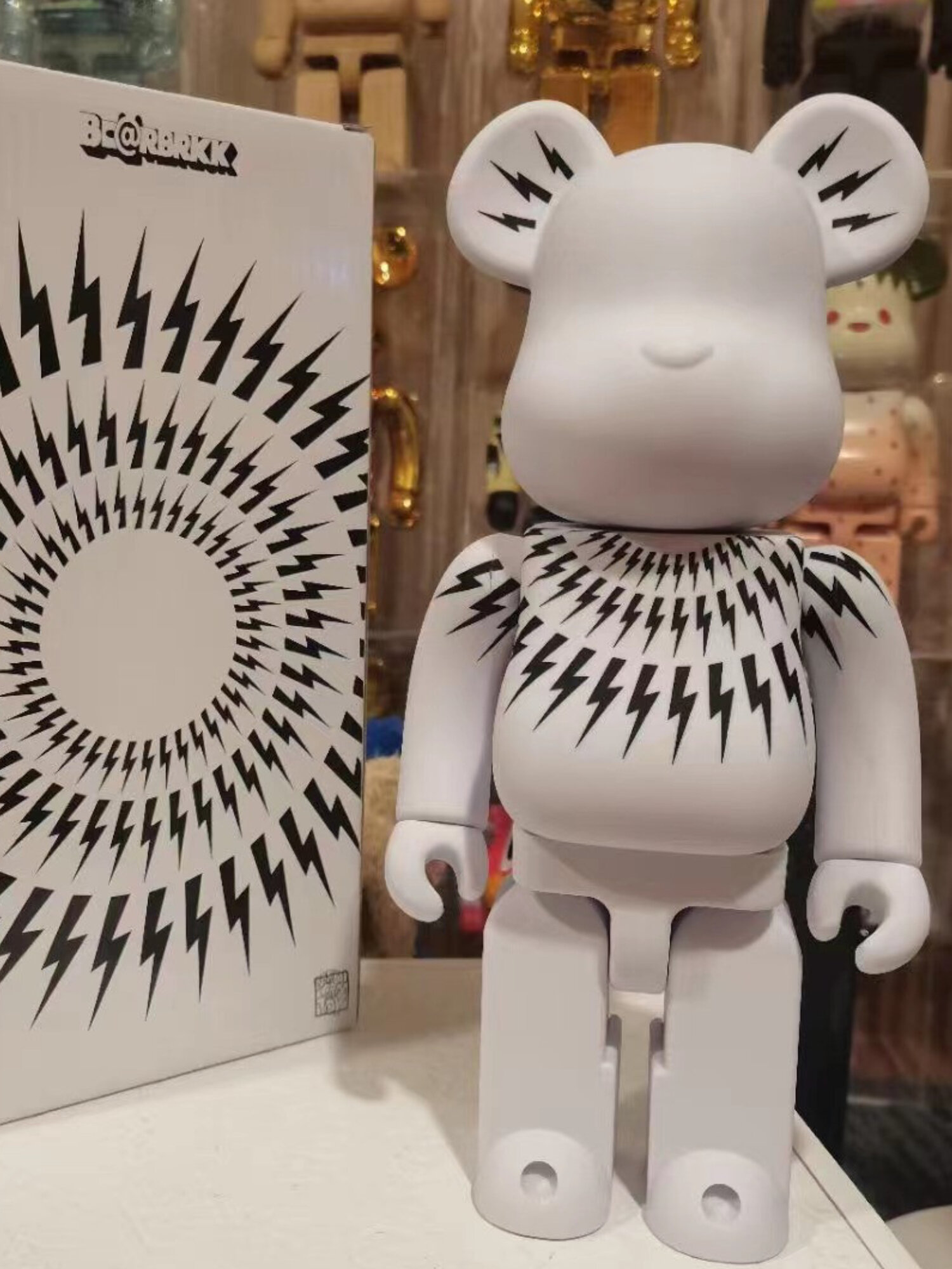 фото Bearbrick 28 см - фигурка-игрушка