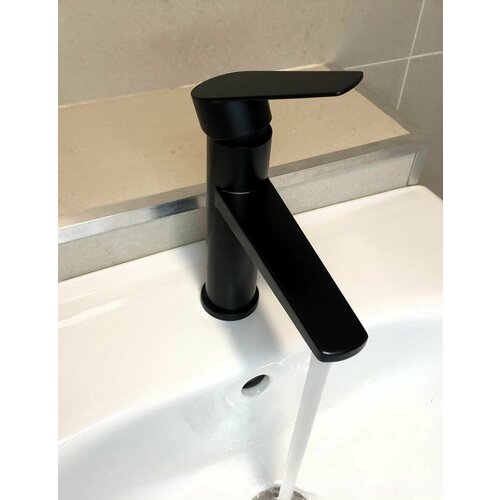 Смеситель для раковины монолитный черный