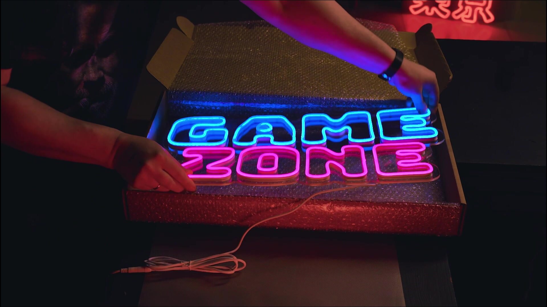 Неоновая вывеска игровая "Game Zone", настенный светильник светодиодный, неоновая надпись, розовый/синий — фото 1