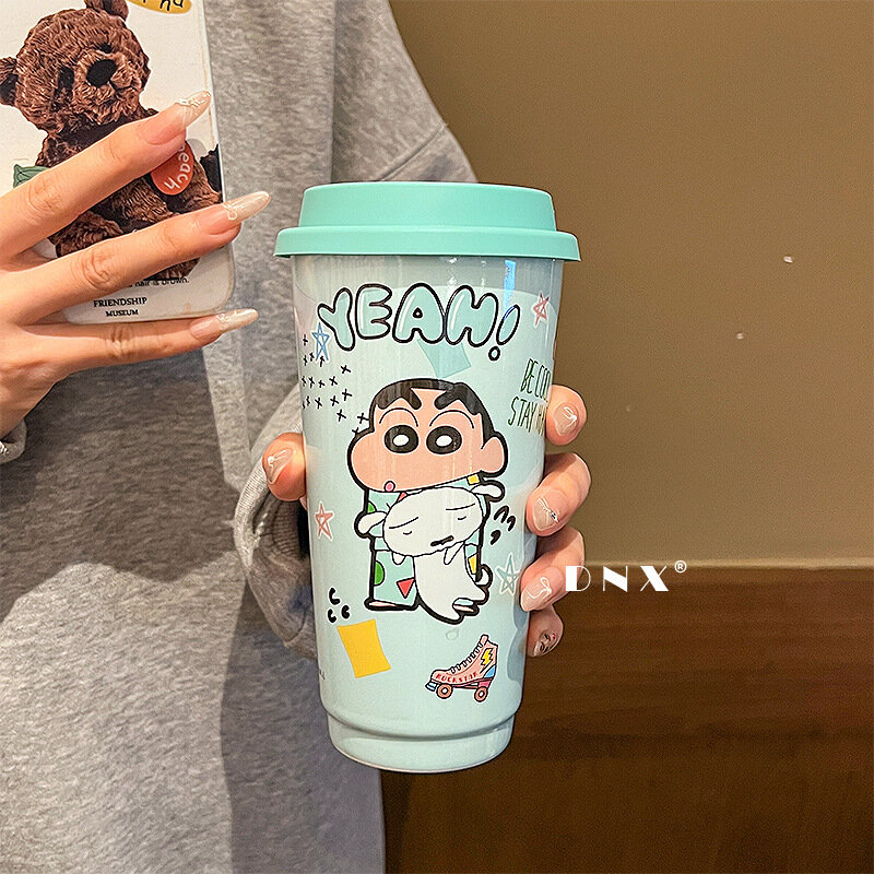 Керамическая кофейная чашка Crayon Shin-chan, симпатичная большая емкость для воды, мультяшная чашка, удобная чашка, прямая чашка-ведро с силиконовой крышкой — фото 1