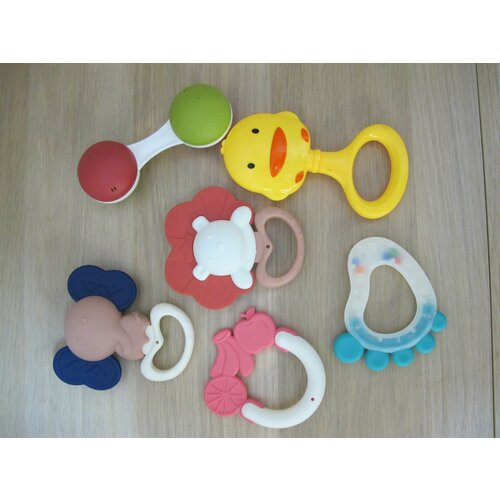 Погремушка прорезыватель с набором/ Грызунок для малышей погремушка прорезыватель цыпленок игрушка для малышей