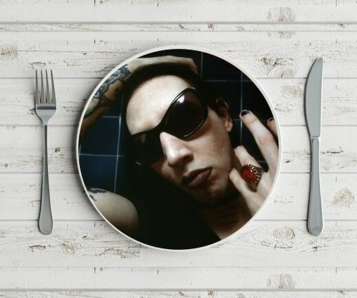 Тарелка Marilyn Manson, Мэрилин Мэнсон №1