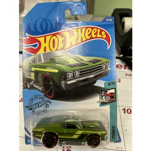 Машинка детская Hot Wheels коллекционная 69 CHEVELLE hot wheels 69 chevelle шевроле 15 250 tooned 4 10 mattel ghf25 2020