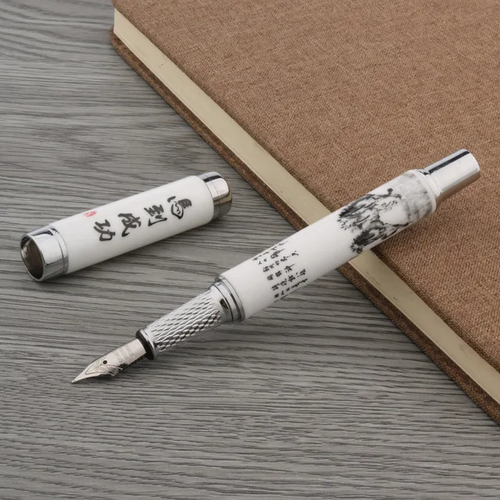 Красивая ручка с керамическим покрытием в чехле из бархата
