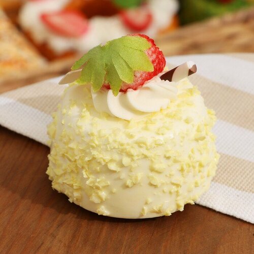 Муляж - магнит Пирожное Джоли кокос 7х7х6см 399₽