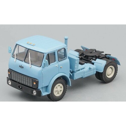 Масштабная модель грузовика коллекционная Минский 504В седельный тягач (1977-1982), голубой масштабная модель грузовика коллекционная краз 252 седельный тягач 1979 1990 голубой