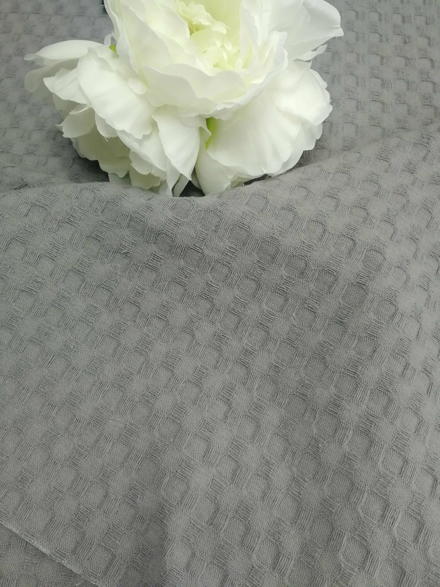 фото Ткань для шитья и рукоделия. Греческая вафля (Соты) серого цвета , вафельное полотно, ткань для покрывал/ плед , хлопок -100%, отрез 100x240см