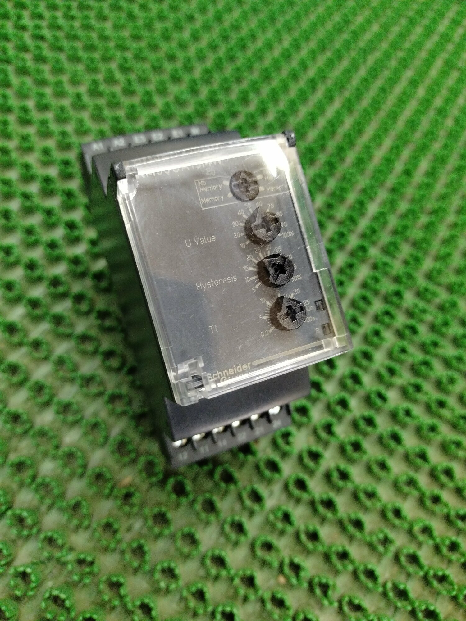 RM35UA13MW РЕЛЕ КОНТРОЛЯ ПОВЫШ/ПОНИЖ НАПРЯЖ 15-600В Schneider Electric - фото №3