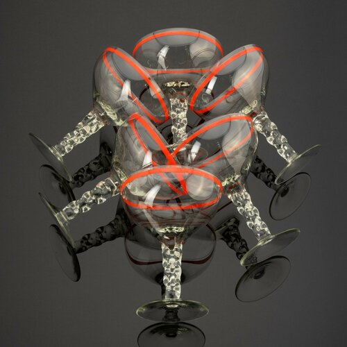 Набор бокалов для шампанского на 6 персон с фигурной ножкой и красной окантовкой 14250₽