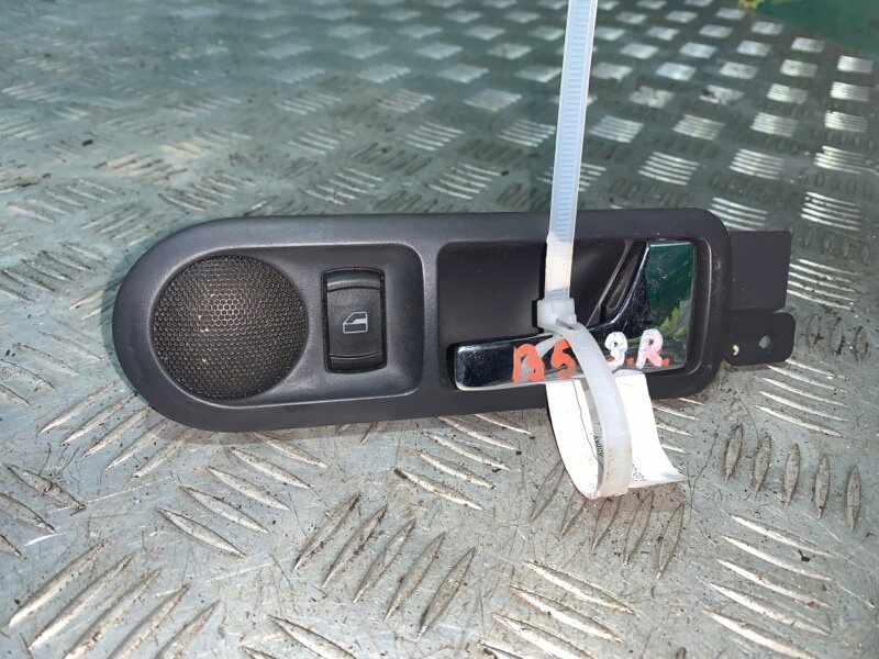 Кнопка стеклоподъемника задняя правая Volkswagen Passat B5+ 123