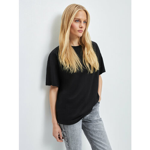 фото Футболка zarina, размер xl (ru 50)/170, черный