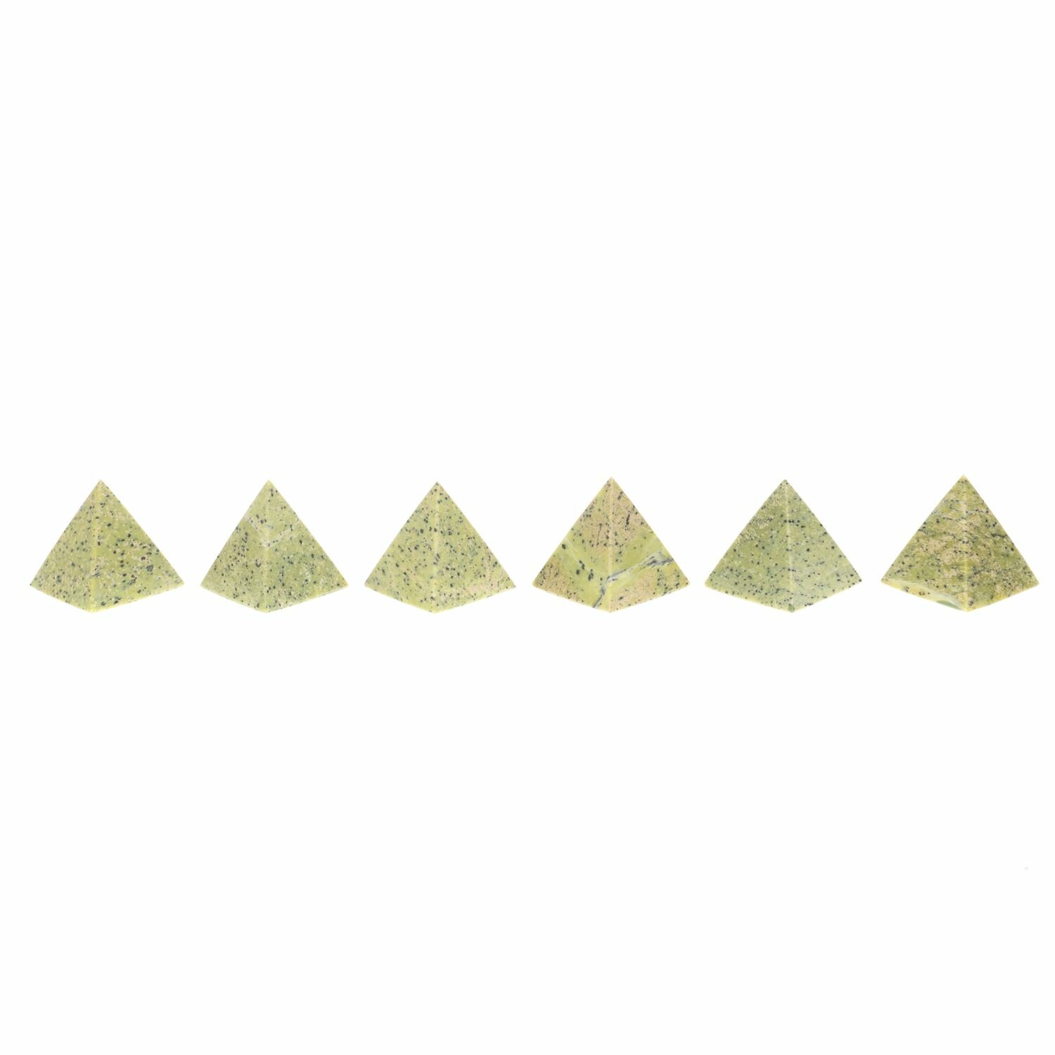 Пирамида из камня змеевик 5х5х5,5 см 126878