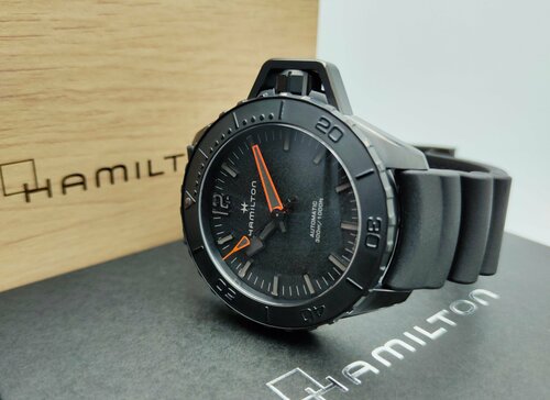 Наручные часы Hamilton H77845330, черный