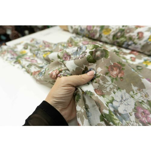 фото Ткань батист с шелком серый с цветами. ткань для шитья unofabric