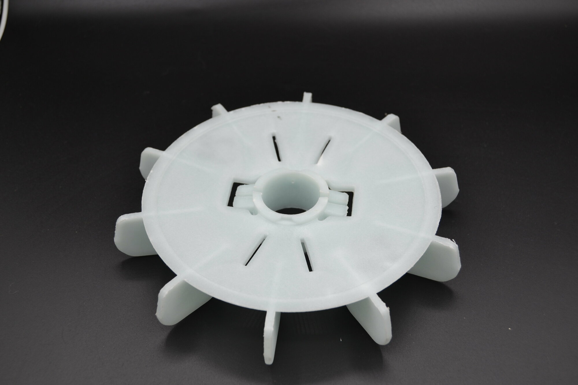 Крыльчатка , вентилятор охлаждения электродвигателя 28мм/29мм - вал , по лопастям 190мм — фото 1