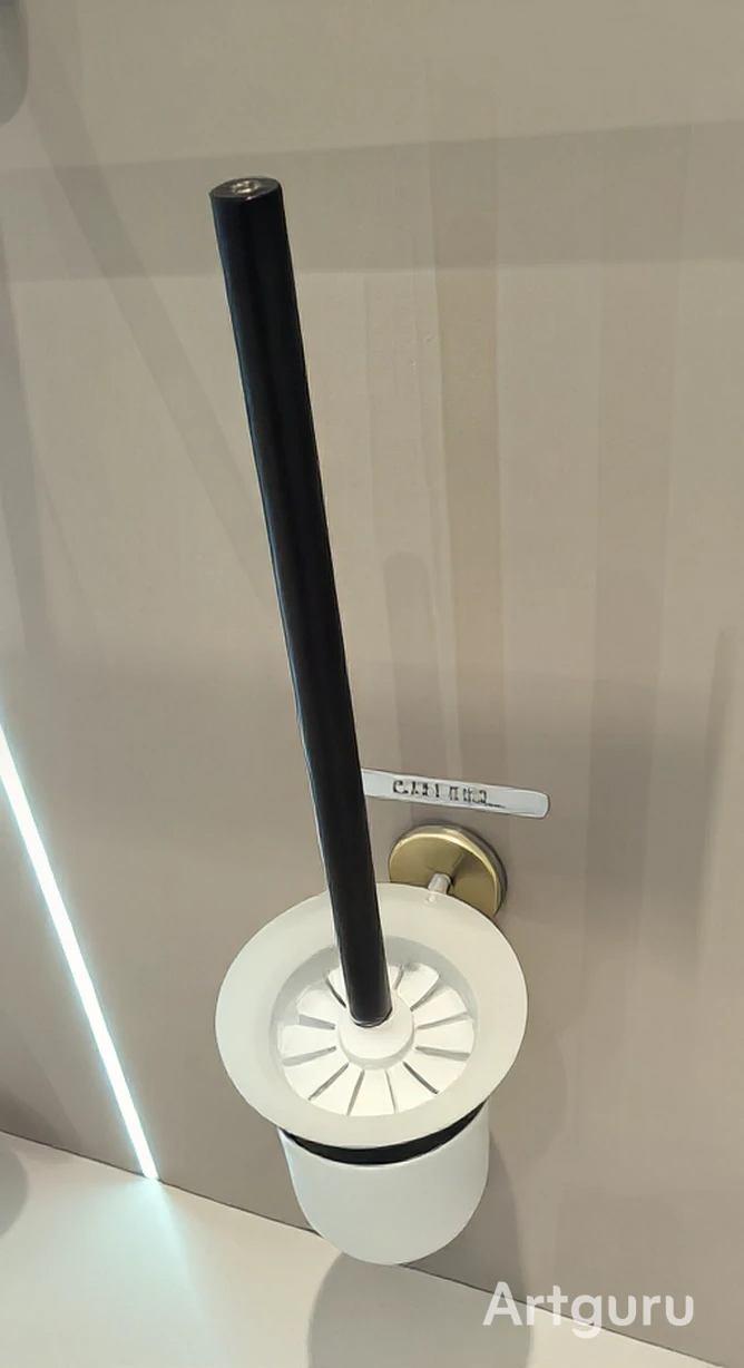 Ёрш сантехнический настенный черный с золотом PM62309 держатель для туалетного ерша стальной матовый