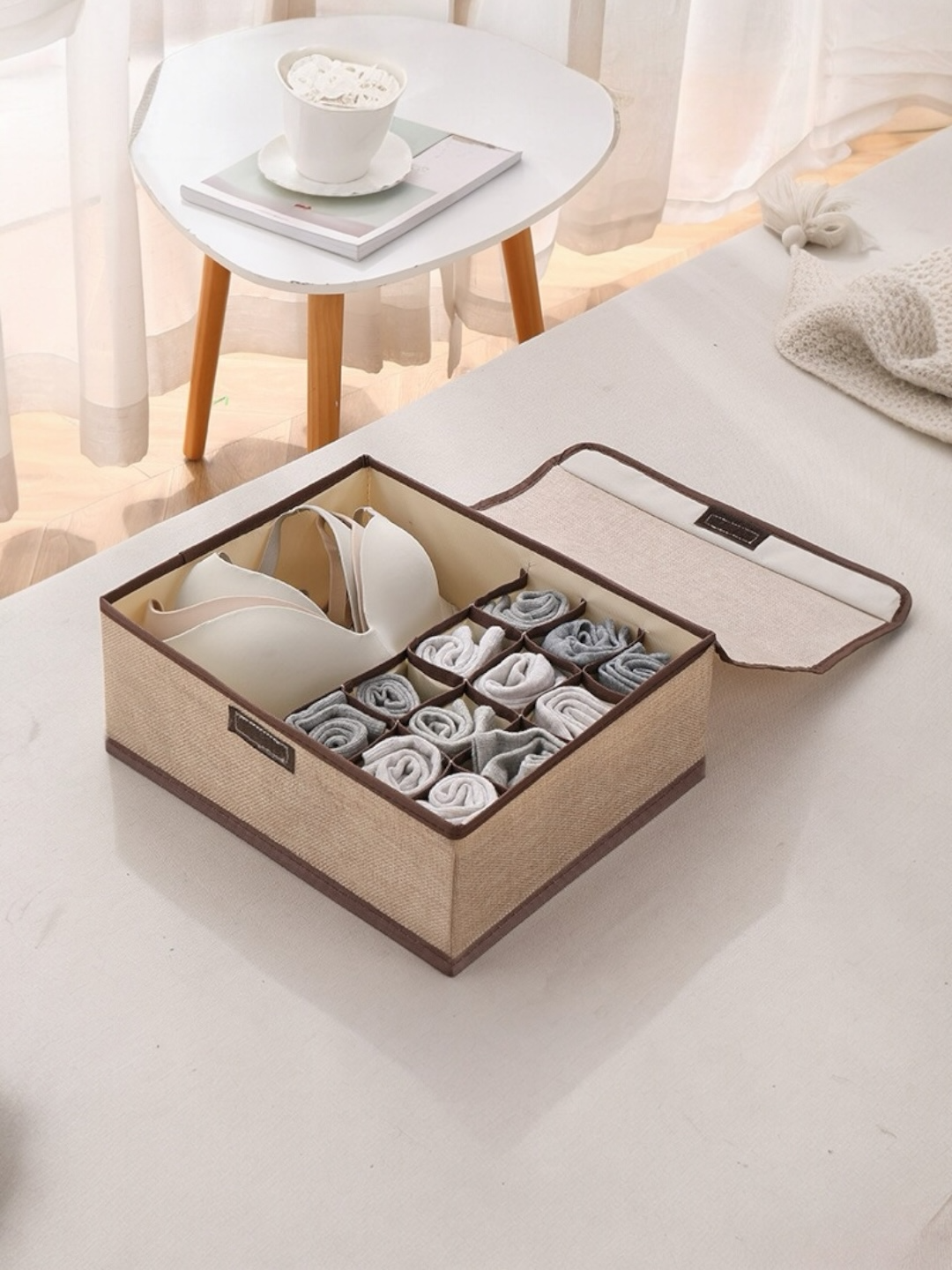 Тканевый складной органайзер с крышкой для удобного и аккуратного хранения одежды дома