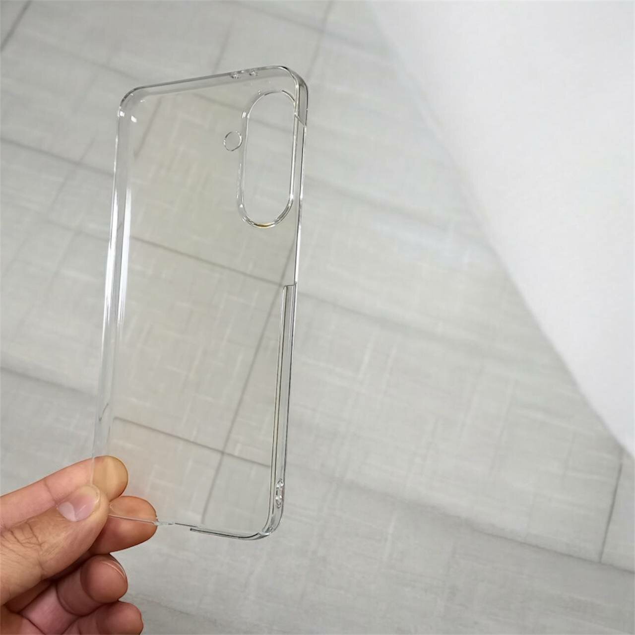 Пластиковый чехол на Samsung A56, прозрачный, бесцветный, противоударный, тонкий не желтеет