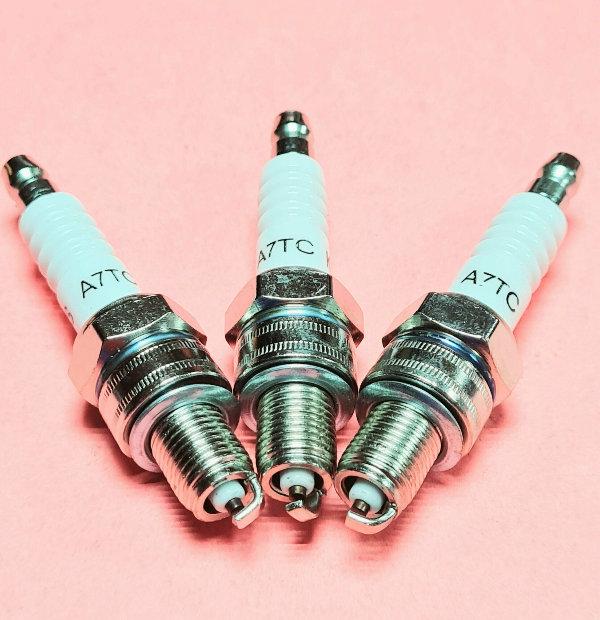 фото Свеча (свечка) зажигания А7ТС комплект 3шт. на мотоциклы, мопеды, скутера, инверторные бензогенераторы (завод)