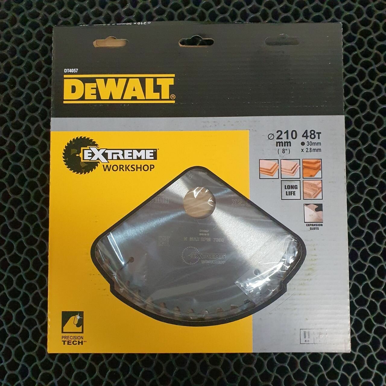 Пильный диск для резки дерева DeWalt 210x30mm 48T Extreme Workshop