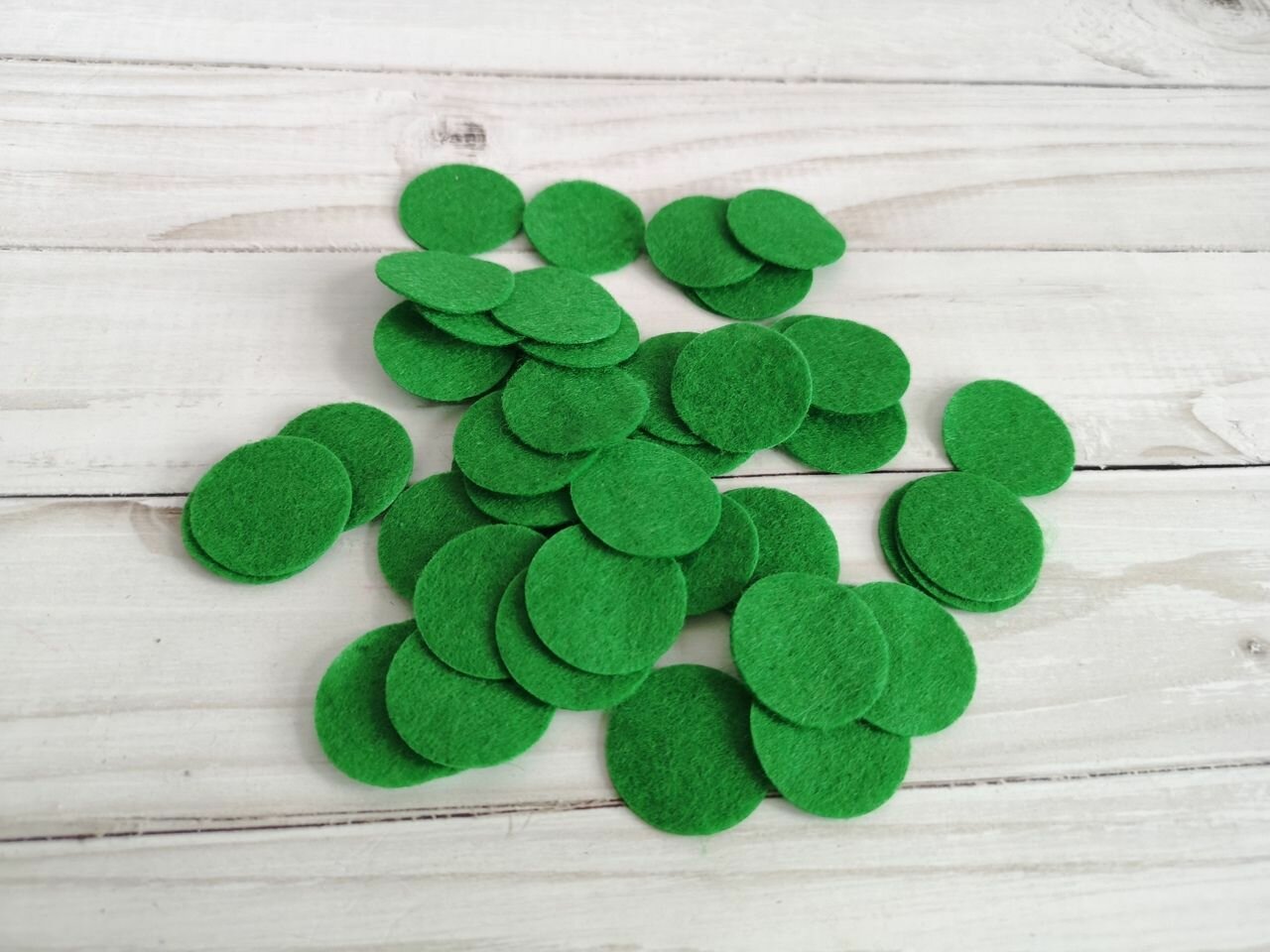 фото Фетровые кружочки (пяточки) 30 мм(3 см), цв. зелёный (049) - 50 шт.