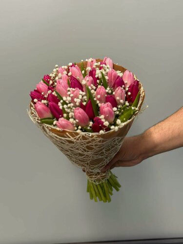 Изображение товара Букет wowflo "Тюльпаны", 35 цветов, 35см, подарочная упаковка