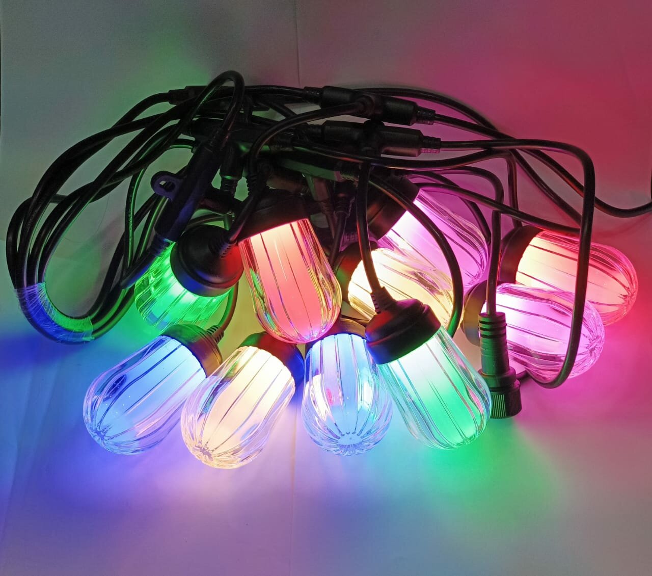 фото Праздничная гирлянда ретро нить разеноцветная/ Новогодняя уличная гирлянда / Электрогирлянда для елки, окон, фасада, дома