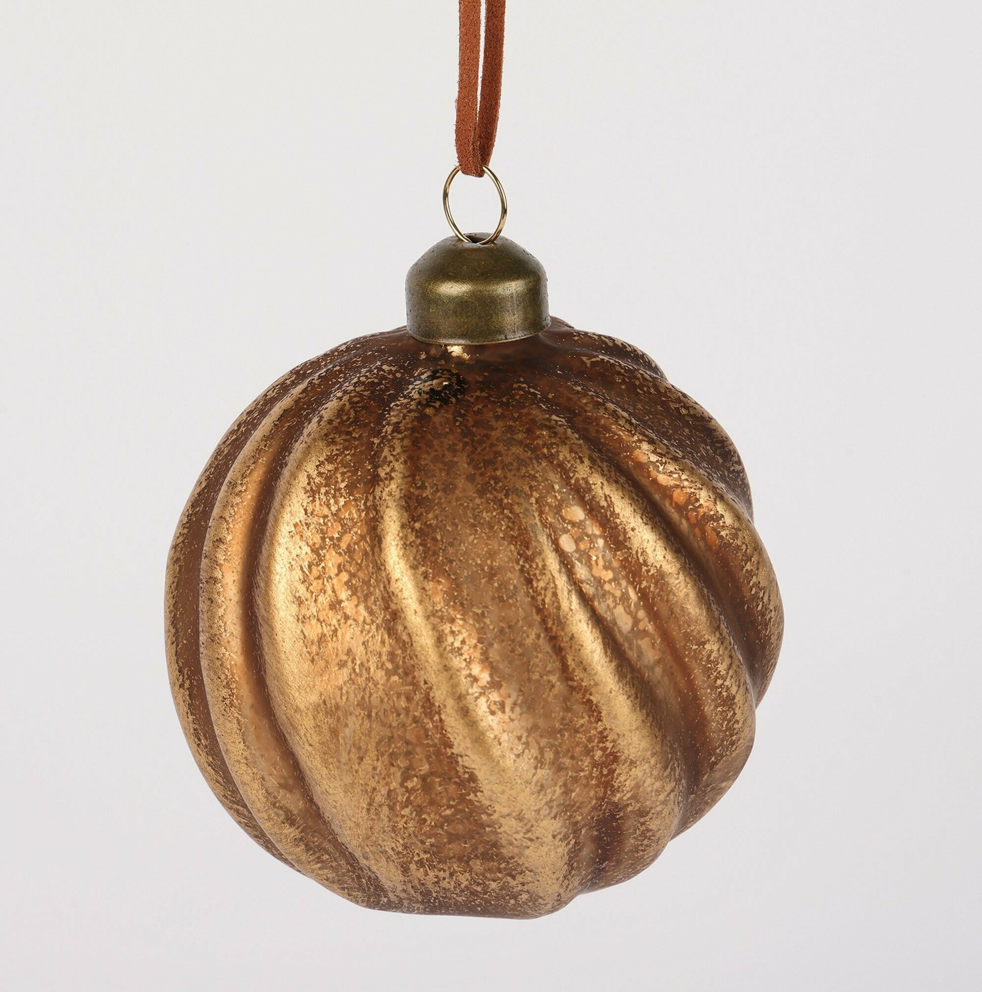 Новогодняя декорация Шар на елку стеклянный 8 см 1 шт медно-золотой