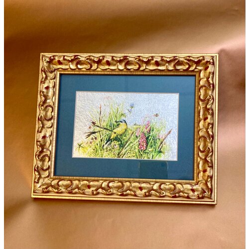 Картина Птичка в полевых цветах на сусальном золоте