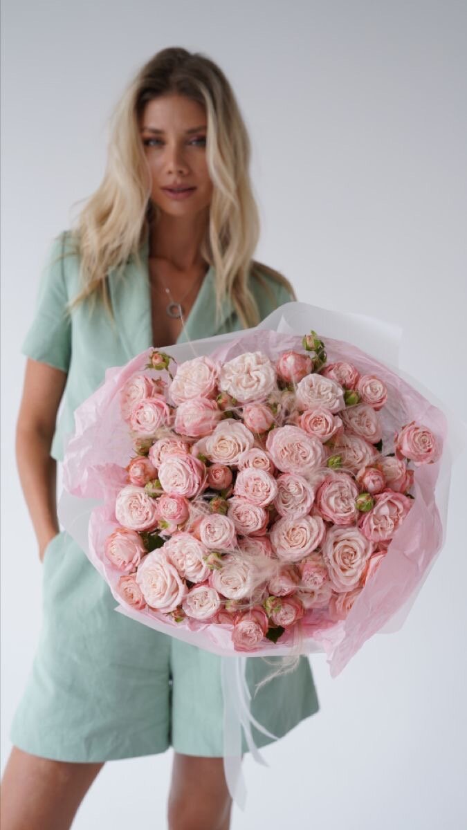 Букет «Ты — самая любимая», розы пионовидные кустовые 51 шт, красивый букет цветов, шикарный, цветы премиум.