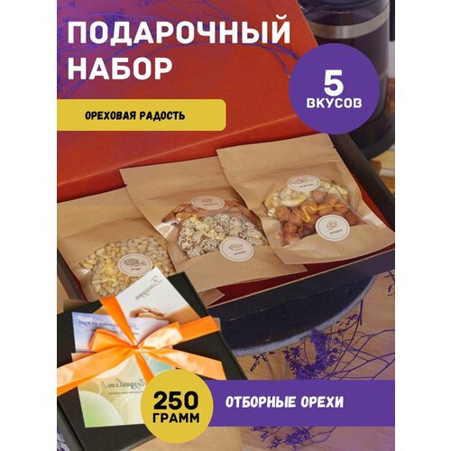 Подарочный набор сладостей и орехов