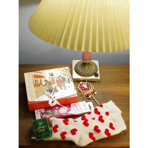 Новогодний подарок: уютные носки и трубочки для глинтвейна с открыткой и подарочной коробкой