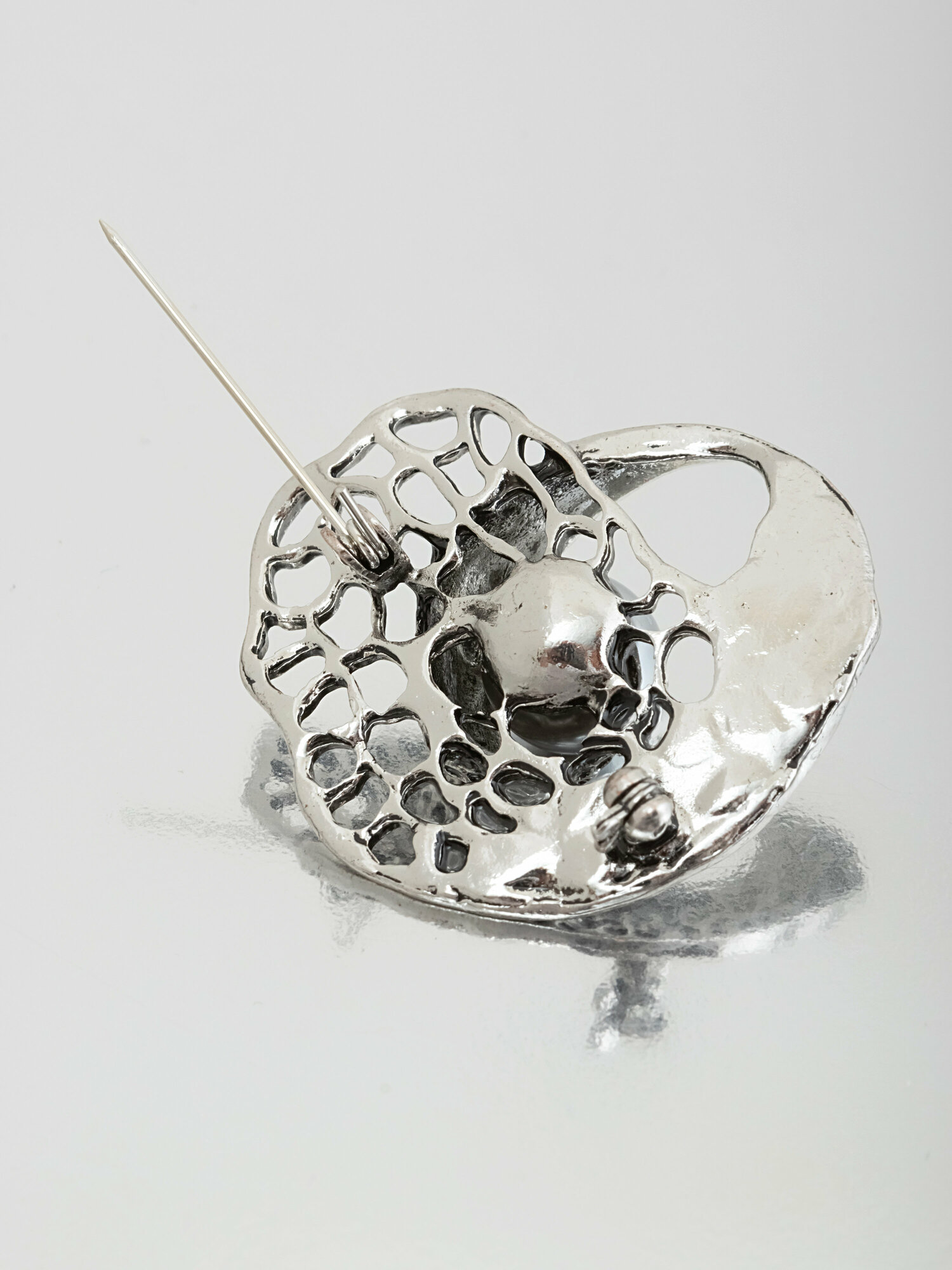 Брошь ЖемАрт, жемчуг имитация, серебристый — фото 1