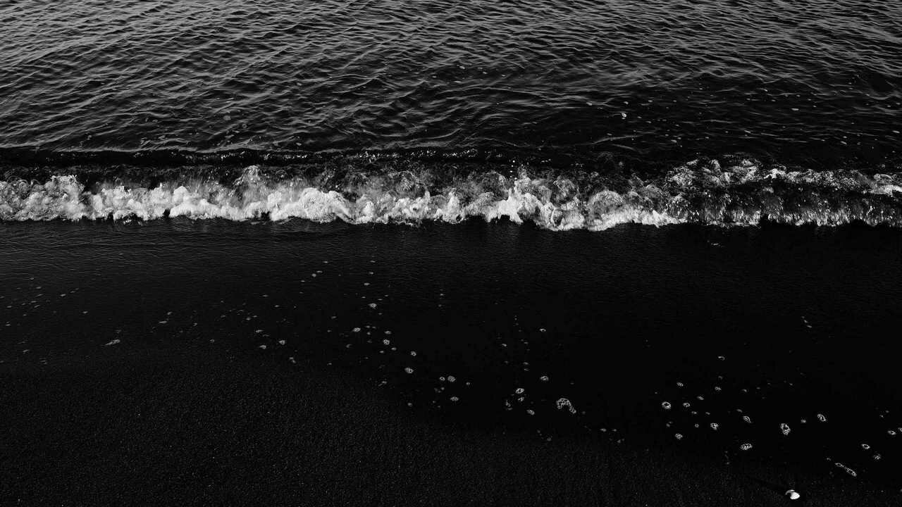 Как выглядит черная вода Постеры в черно-белом цвете с изображением лодка на воде - купить по низкой цене