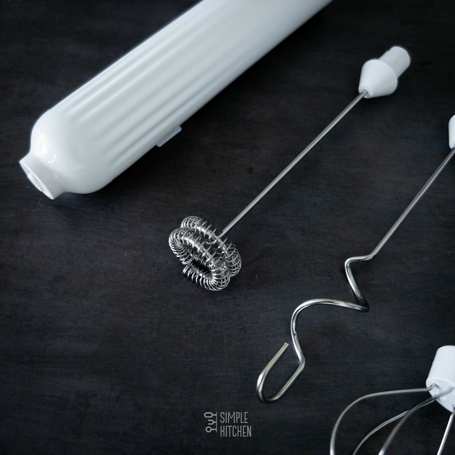 Капучинатор электрический, вспениватель молока и взбиватель яиц, ручной мощный электровенчик — фото 1