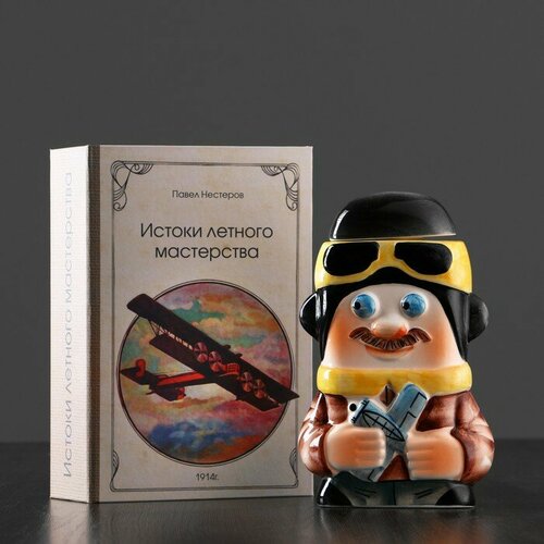 Штоф фарфоровый Пилот 05 л в упаковке книге 2204₽