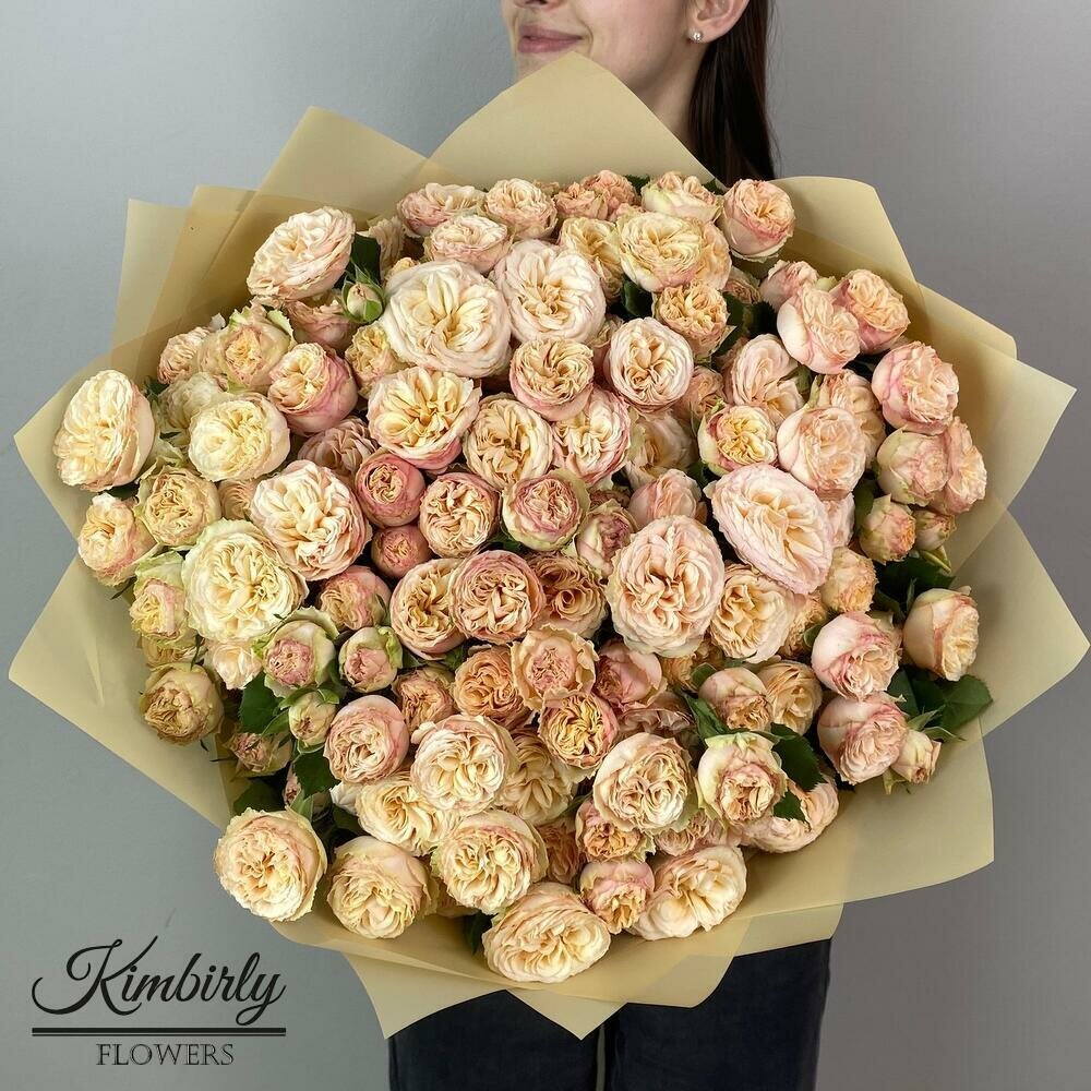 15 пионовидных кустовых роз трендсеттер. Букет 186 Kimbirly Flowers