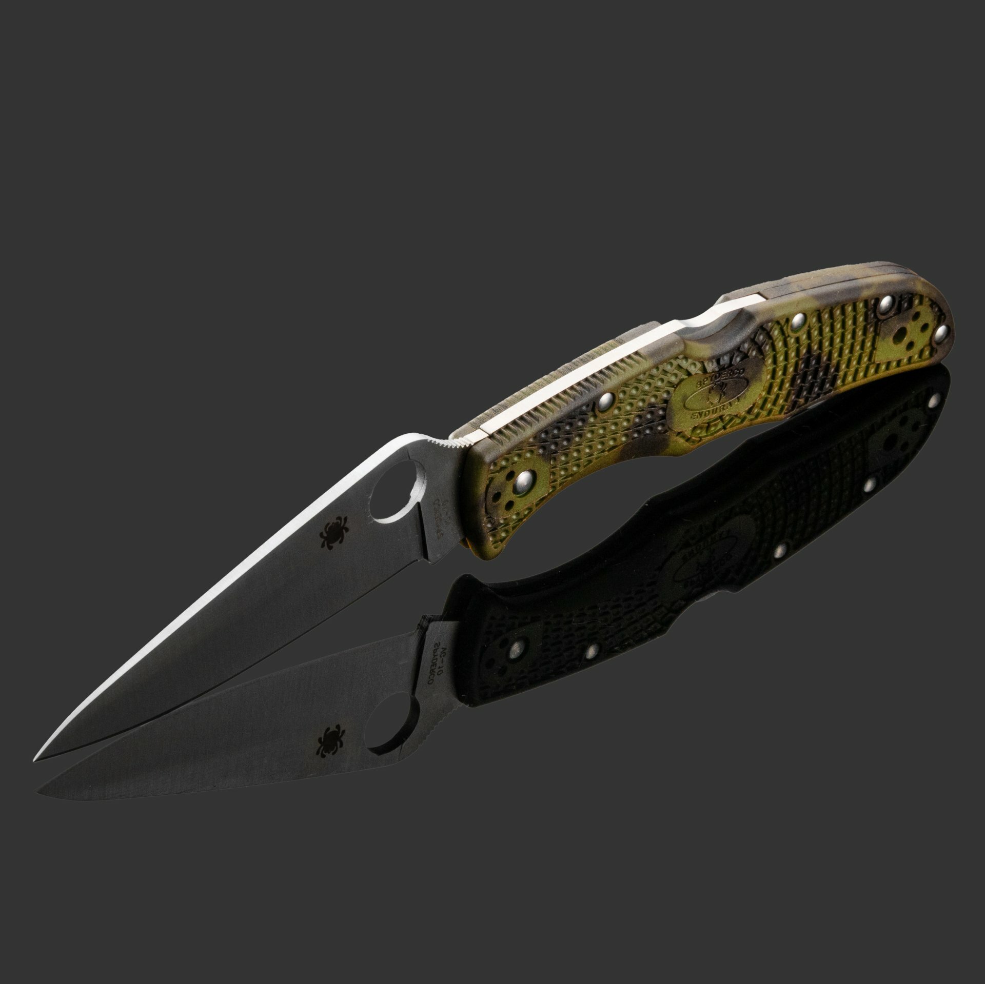 Складной нож Spyderco Endura 4 C10ZFPGR, сталь VG-10, рукоять Zome Green FRN — фото 1