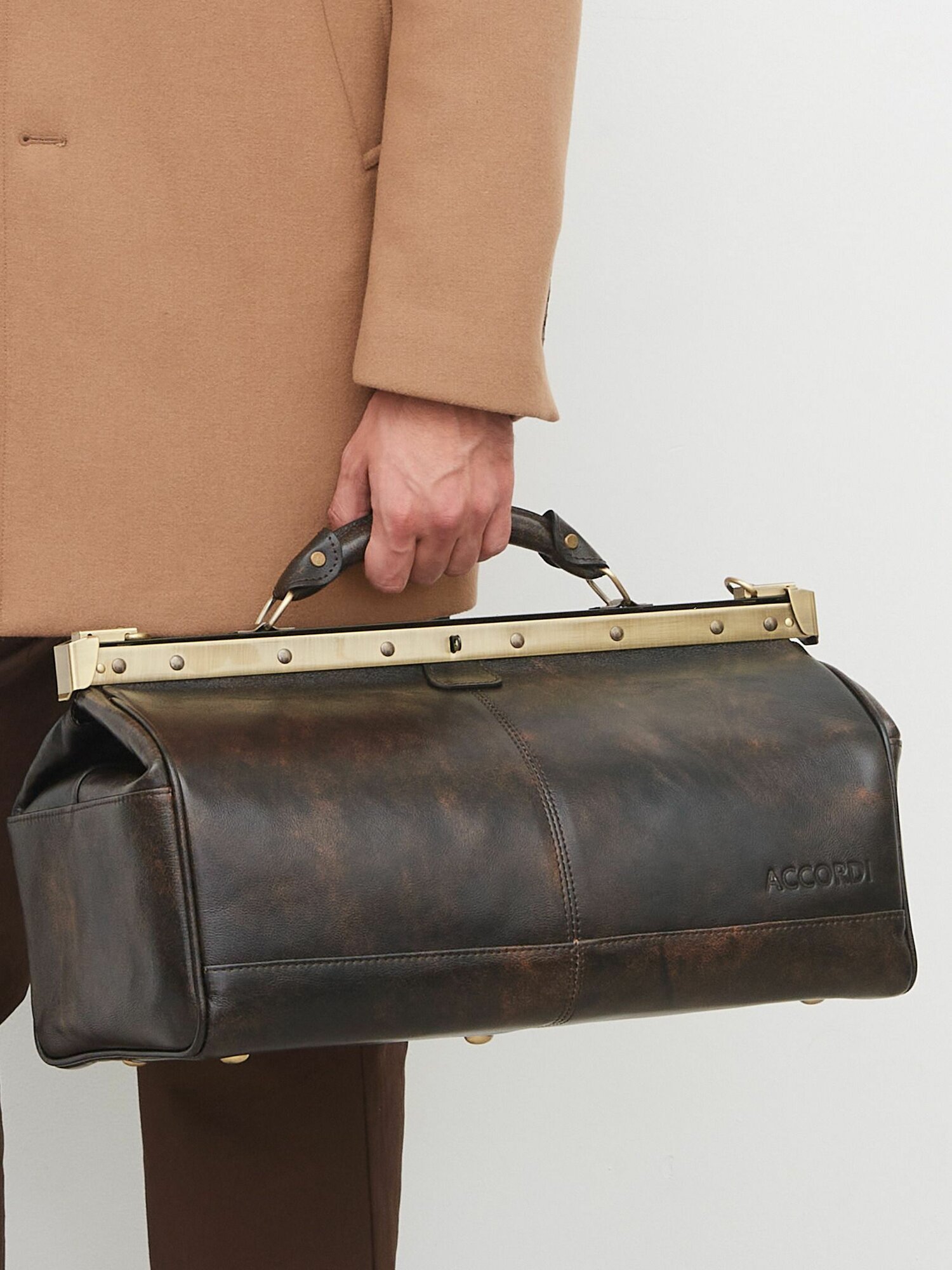 Саквояж Accordi, 25 л, 45х26х45 см, ручная кладь, темно-коричневый